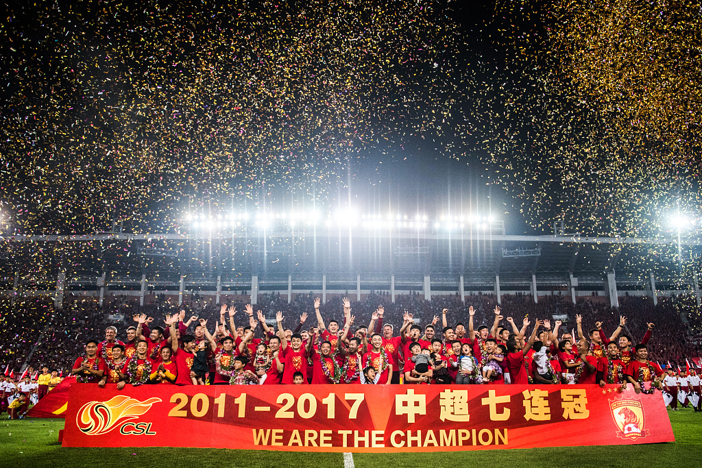 Guangzhou Evergrande Taobao FC celebrate their seventh CSL consecutive title in Guangzhou, Guangdong Province, October 22, 2017. /CFP