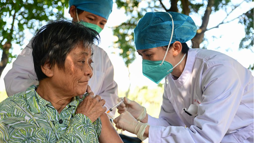 A medical worker administers a dose of COVID-19 vaccine to a senior resident in Hufeng Village of Wenchang, south China's Hainan Province, December 22, 2022. /Xinhua