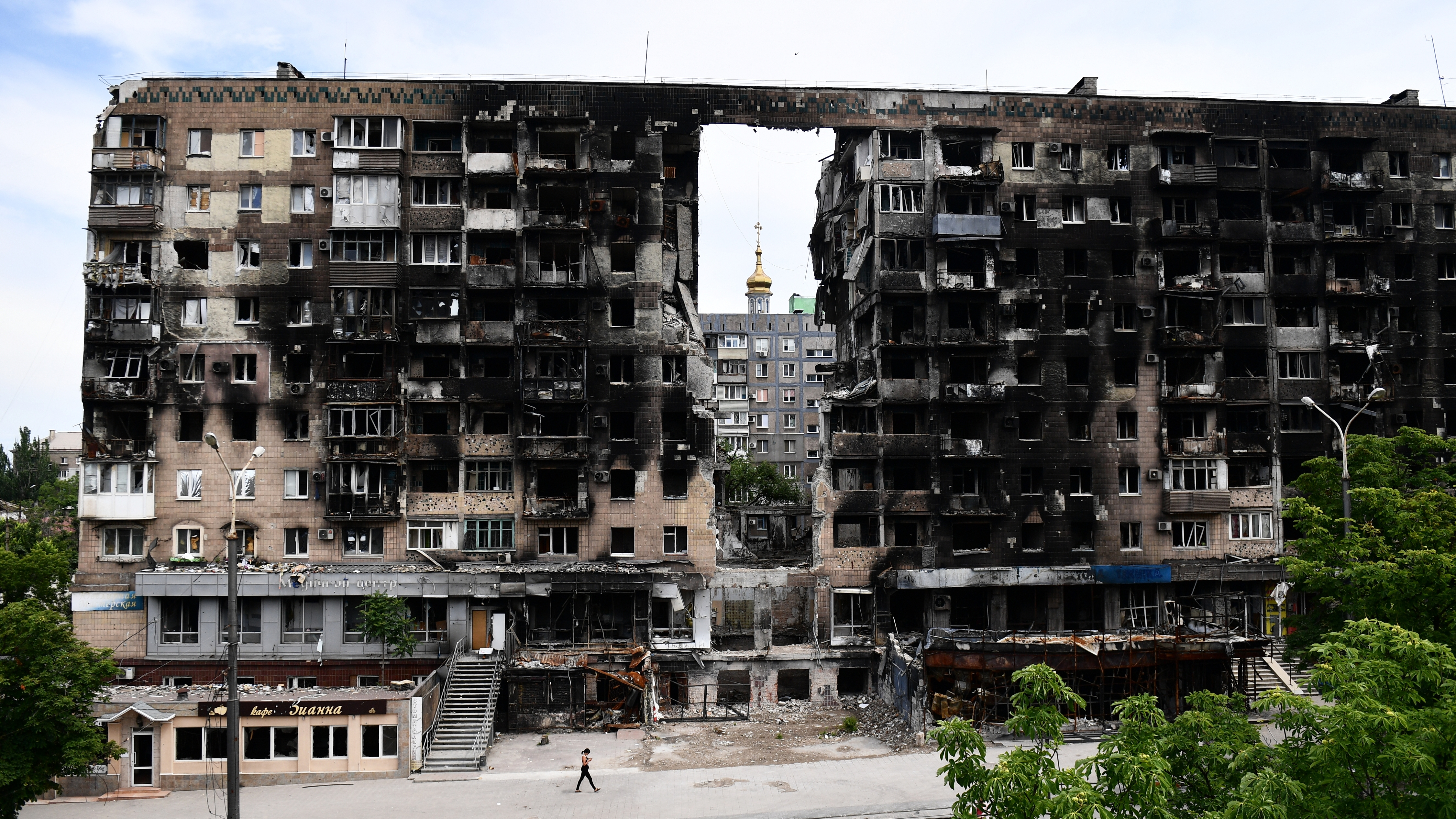 A residential building destroyed by shelling in Mariupol, Ukraine, June 25, 2022. /CFP