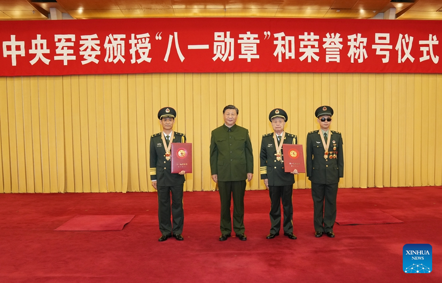 Xi Jinping takes photos with the recipients of the August 1 Medal in Beijing, the capital of China, July 27, 2022. /Xinhua