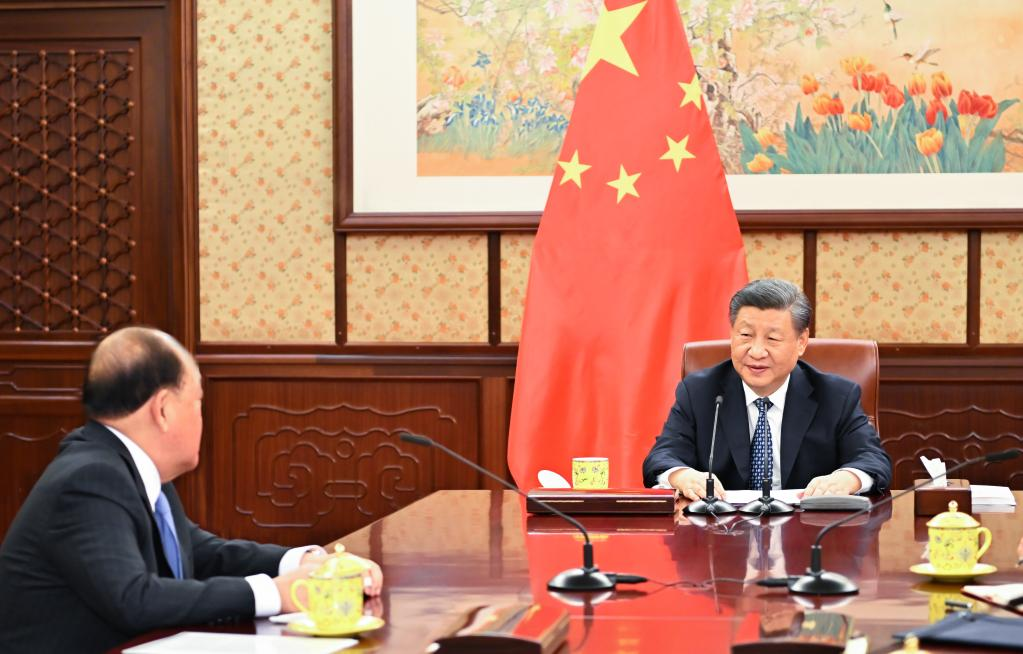 President Xi Jinping meets with Chief Executive of the Macao Special Administrative Region Ho Iat Seng in Beijing, the capital of China, December 23, 2022. /Xinhua