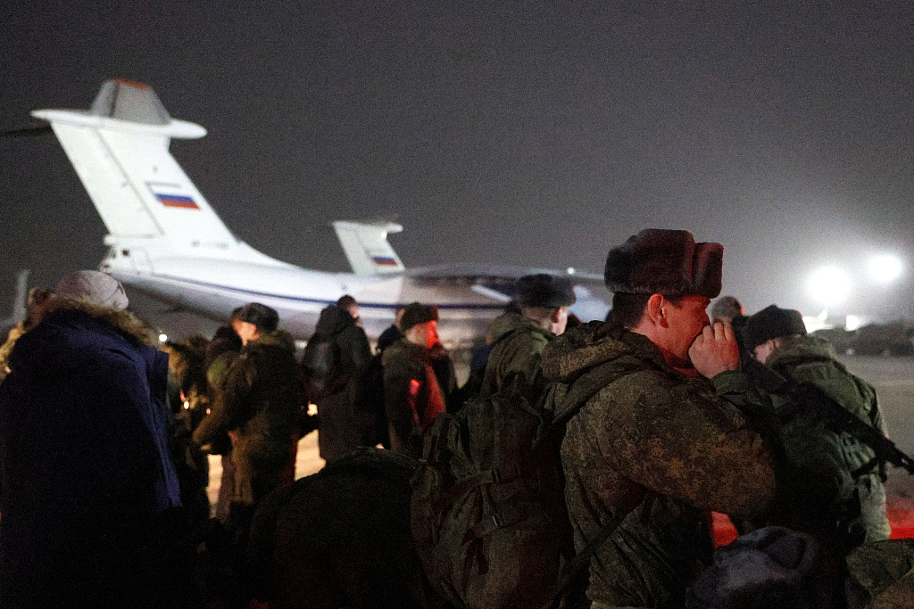 Servicemen of the 45th Special Purpose Brigade of the Russian Airborne Troops prepare to depart from the city airport, Almaty, Kazakhstan, January 16, 2022. /CFP