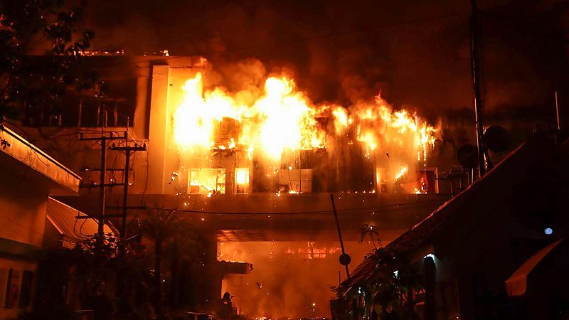 A major fire burns through the Grand Diamond City hotel-casino in Poipet, Cambodia, December 29, 2022. /CFP