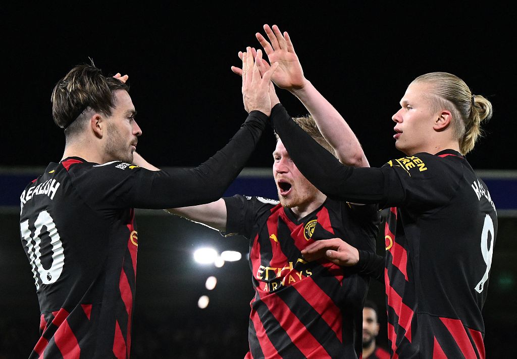 Manchester City's Norwegian striker Erling Haaland (R) celebrates scoring his team's second goal with teammates during the  English Premier League game against Leeds United in Leeds, UK, December 28, 2022. /CFP 
