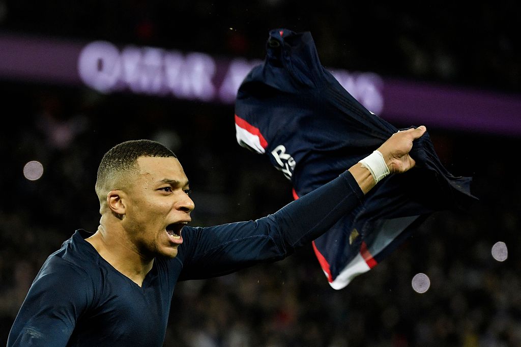 Paris Saint-Germain's French forward Kylian Mbappe celebrates after scoring a penalty during the French L1 football match against Racing Strasbourg in Paris, France, December 28, 2022. /CFP
