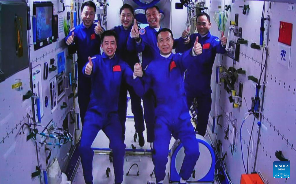 This image captured at the Jiuquan Satellite Launch Center in northwest China shows the Shenzhou-15 and Shenzhou-14 crew taking a group picture with their thumbs up after a historic gathering in space on November 30, 2022. /Xinhua