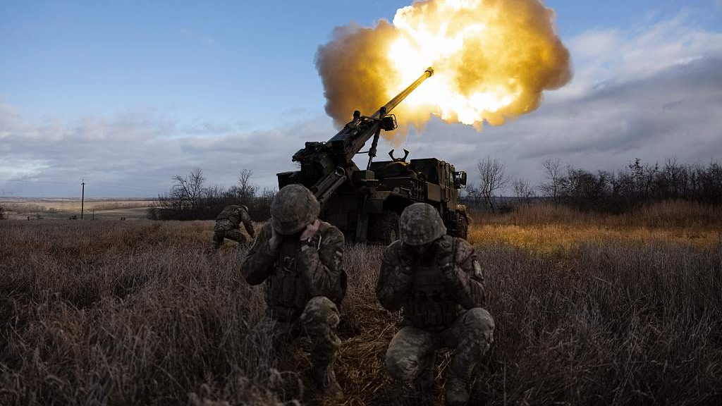 Ukrainian servicemen fire with a CAESAR self-propelled howitzer towards Russian positions in eastern Ukraine on December 28, 2022. /CFP