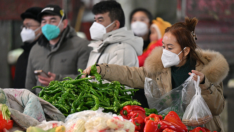 People buy vegetables at a wholesale market of agricultural products in Korla, northwest China's Xinjiang Uygur Autonomous Region, December 28, 2022. /CFP