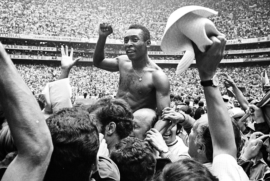 Pele is carried by fans on the shoulders after Brazil's World Cup clash with Italy in Mexico, June 21, 1970. /CFP