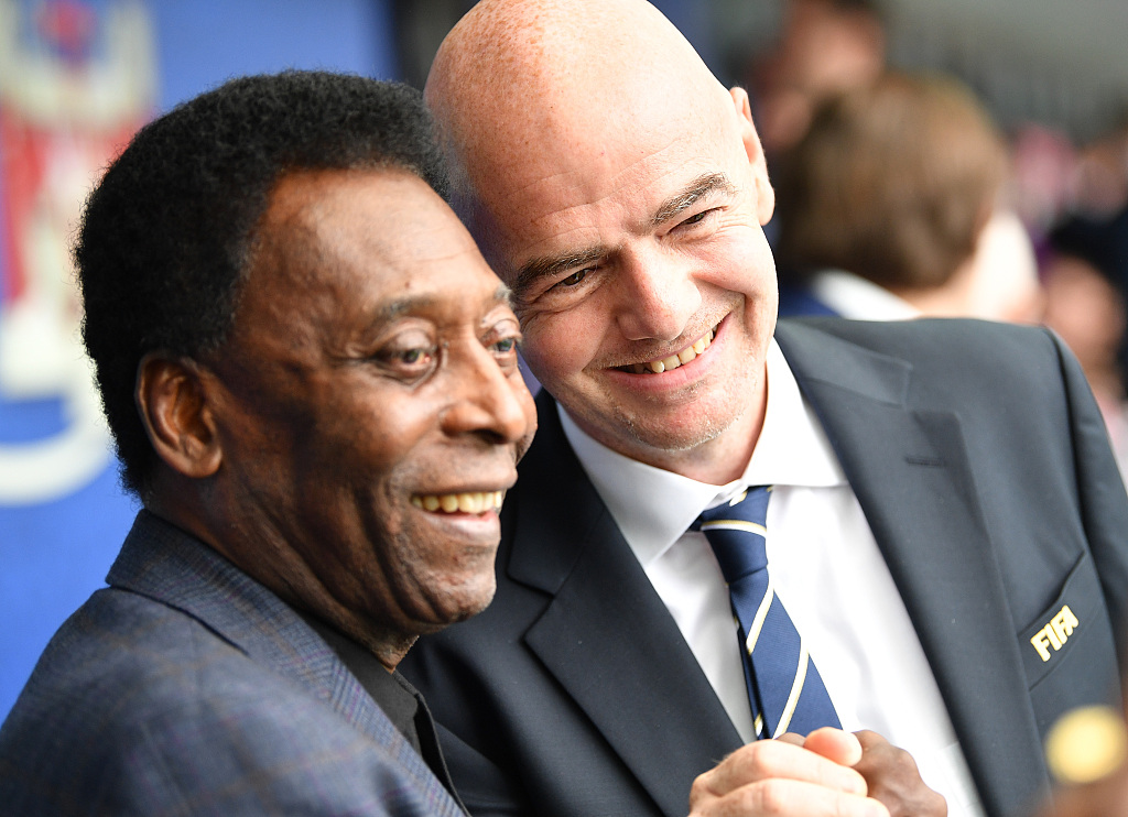Pele (L) with FIFA president Gianni Infantino prior to the Confederations Cup match between Russia and New Zealand at Saint Petersburg Stadium in Saint Petersburg, Russia, June 17, 2017. /CFP