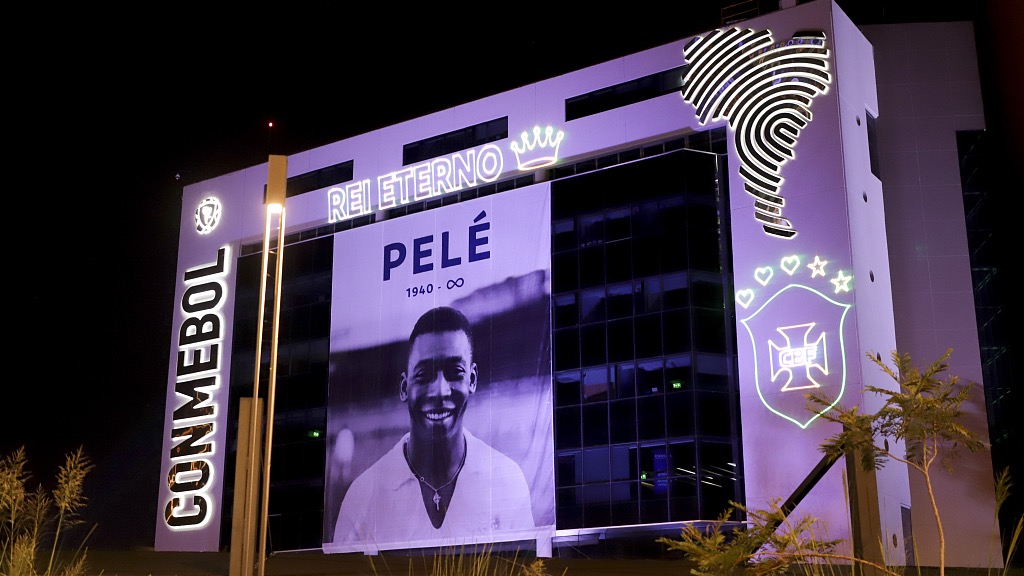 An image of late football legend Pele is reproduced on the CONMEBOL headquarters building in Luque, Paraguay, December 29, 2022. /CFP