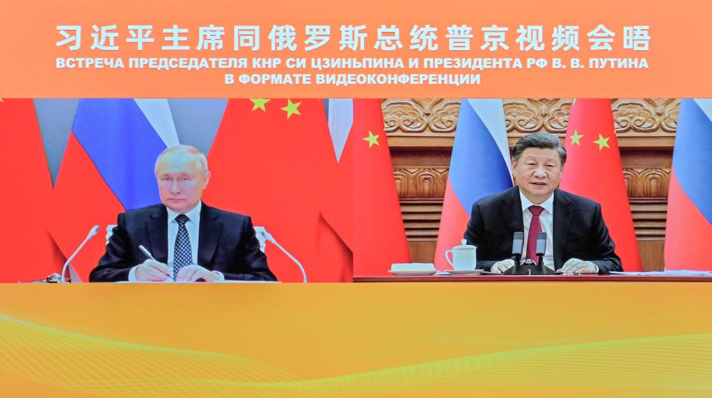 Chinese President Xi Jinping (R) meets with Russian President Vladimir Putin via video link in Beijing, China, December 30, 2022. /Xinhua