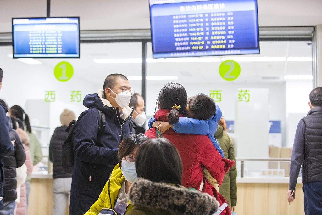 People queue up to pay medical fees in Tianjin Children's Hospital in Tianjin, China, December 16, 2022. /CFP