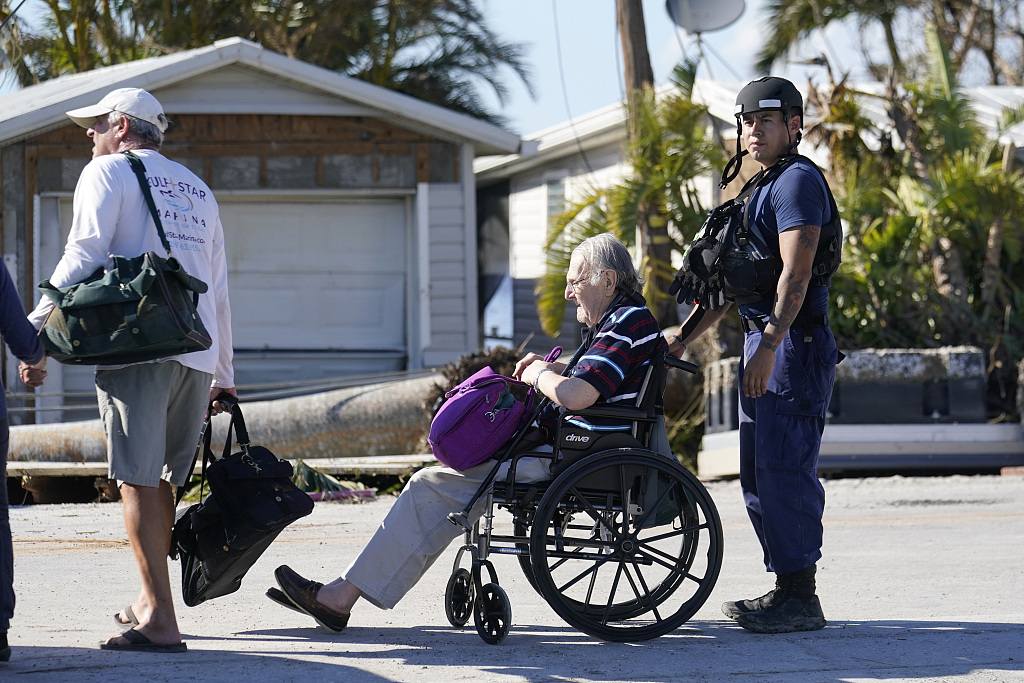 Residents on Pine Island, Fla., USA, being evacuated in the aftermath of Hurricane Ian on Oct. 1, 2022. Ian, the strongest hurricane this year in the U.S. killed at least 145 people. /VCG