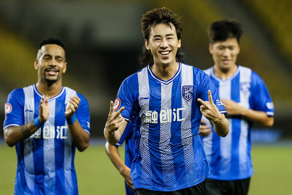 Players of Wuhan Three Towns celebrate their 5-1 victory over Sichuan Jiuniu during the China League One match in Wuhan, China, July 28, 2021. /CFP