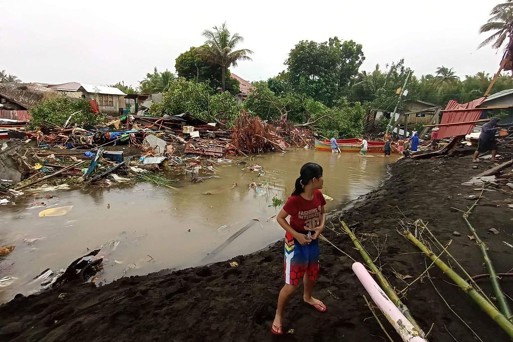 Residents surveying damage caused by heavy rain and floods in Oroquieta City, Misamis Occidental, the Philippines, December 27, 2022. /CFP