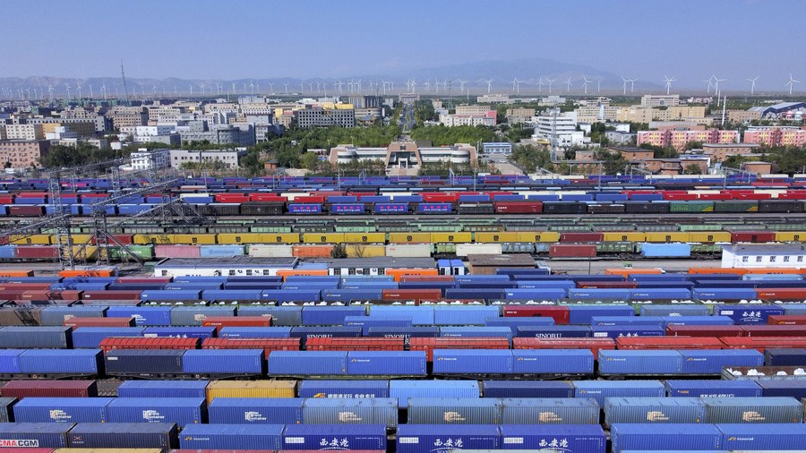 China-Europe freight train at Alataw Pass, northwest China's Xinjiang Uygur Autonomous Region, on Sept.  10, 2022. /Xinhua
