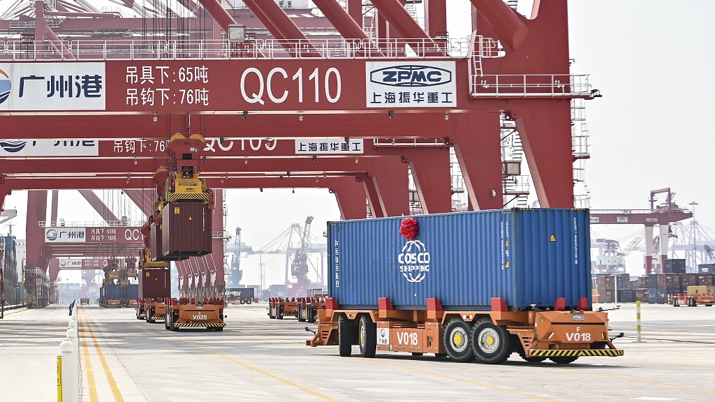 A container is transported on a guided vehicle at Guangzhou Port, July 28, 2022. /CFP