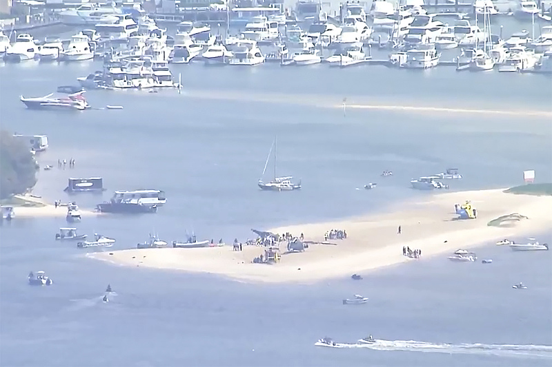 A screen shot from a video of a sandbank with a crashed helicopter on the Gold Coast, Australia, January 2, 2023. /CFP
