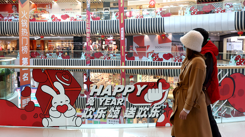 A shopping mall is decorated to welcome the New Year in Fengtai District, Beijing, December 10, 2022. /CFP