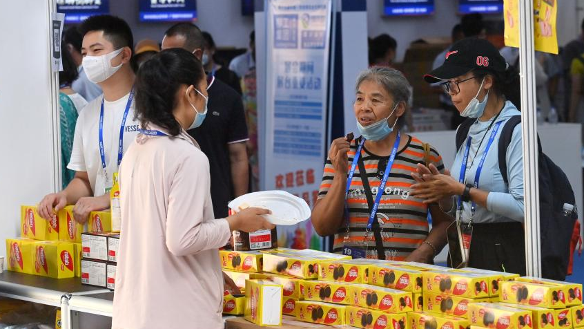 Visitors buy biscuits at the Indonesia pavilion during the 19th China-ASEAN Expo in the Guangxi Zhuang Autonomous Region, China, September 18, 2022. /CFP