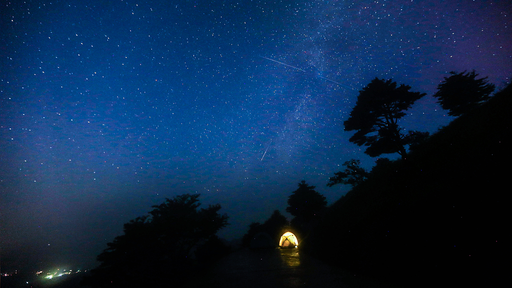 Live: First meteor shower in 2023 creates dazzling night sky