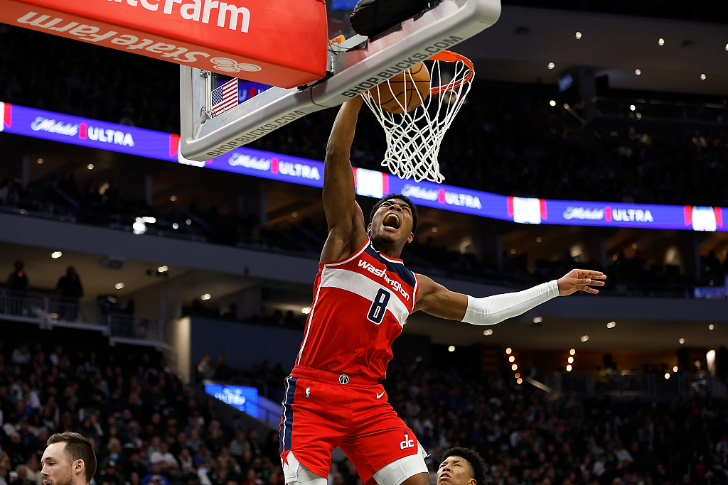 Rui Hachimura of the Washington Wizards dunks in the game against the Milwaukee Bucks at Fiserv Forum in Milwaukee, Wisconsin, January 1, 2023. /CFP