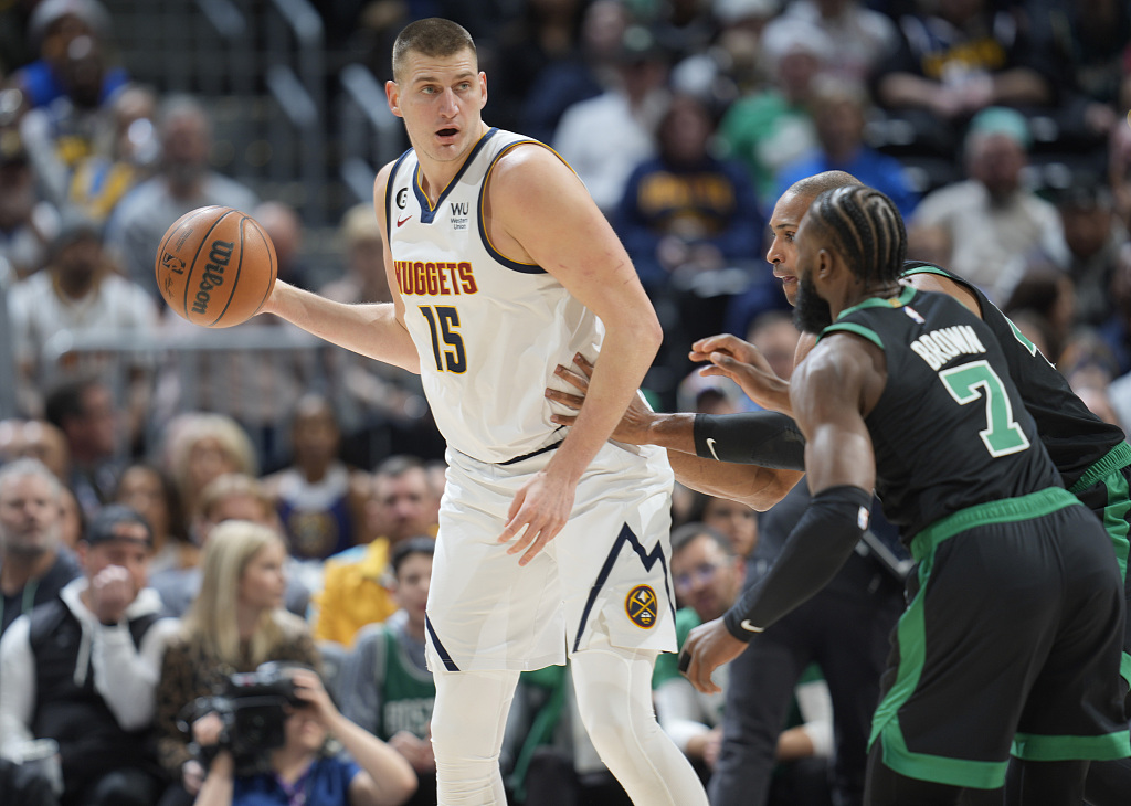 Nikola Jokic (#15) of the Denver Nuggets looks to pass in the game against thr Boston Celtics at Ball Arena in Denver, Colorado, January 1, 2023. /CFP