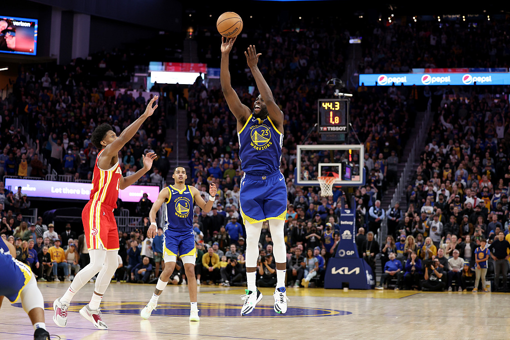 Draymond Green (#23) of the Golden State Warriors shoots in the game against the Atlanta Hawks at the Chase Center in San Francisco, California, January 2, 2023. /CFP