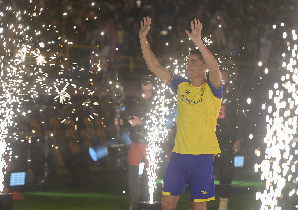 Cristiano Ronaldo waves to fans as he is unveiled as an Al Nassr player at Mrsool Park Stadium in Riyadh, Saudi Arabia, January 3, 2023. /CFP