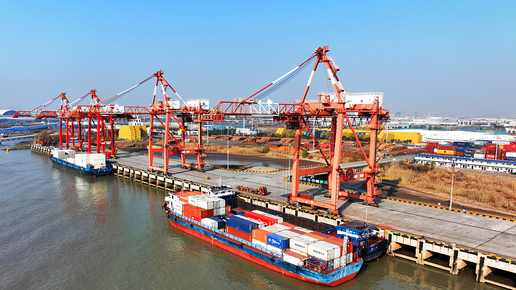 The Yangzhou Port at Yangzhou City, Jiangsu Province, China, January 3, 2023. /CFP