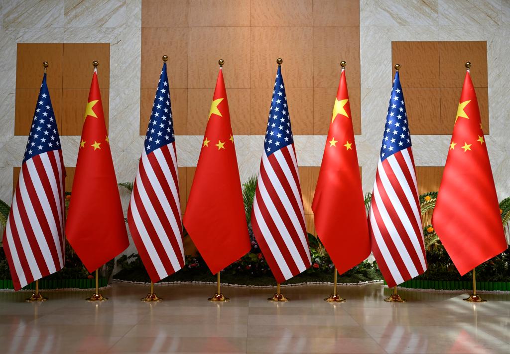 The national flags of China and the United States in Bali, Indonesia, November 14, 2022. /Xinhua