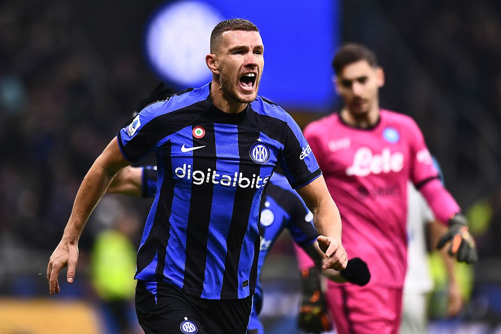 Edin Dzeko of Inter Milan celebrates after scoring the opening goal during the Serie A match against Napoli in Milan, Italy, January 4, 2023. /CFP