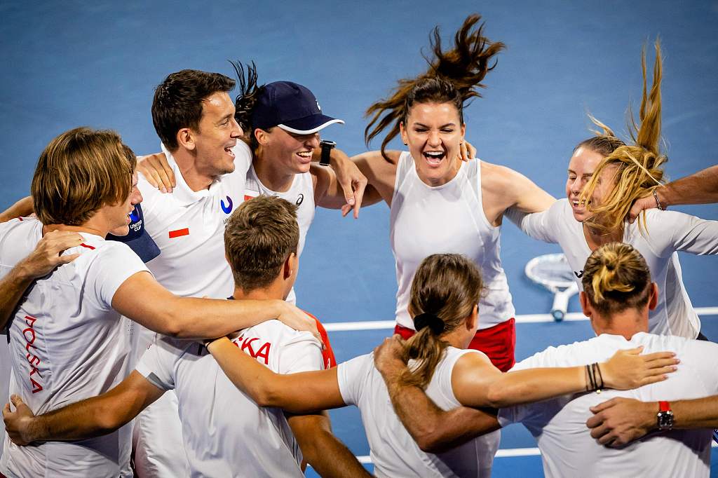Polish players celebrate their mixed doubles victory against Italy during the United Cup tennis tournament in Brisbane, Australia, January 4, 2023. /CFP