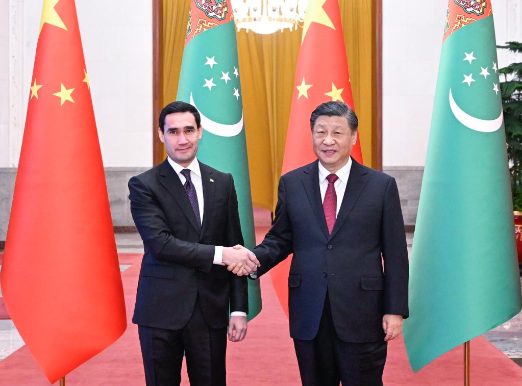 President Xi (R) holds a welcoming ceremony for visiting Turkmen President Serdar Berdimuhamedov, prior to their talks at the Great Hall of the People in Beijing, January 6, 2023. /Xinhua