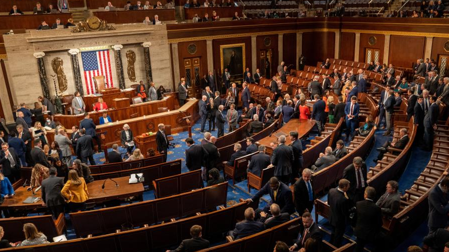 Members talk in the House chamber as the House meets to elect a speaker in Washington, U.S., January 4, 2023. /Xinhua