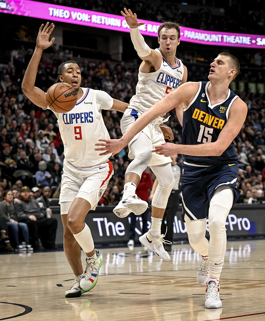 Nikola Jokic (#15) of the Denver Nuggets passes in the game against the Los Angeles Clippers at Ball Arena in Denver, Colorado, January 5, 2023. /CFP