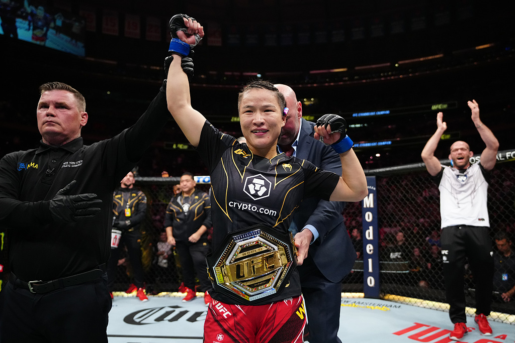 Zhang Weili (C) of China celebrates with the Ultimate Fighting Championship (UFC) Women's Strawweight title belt after defeating Carla Esparza of the U.S. at UFC 281 at Madison Square Garden in New York City, November 12, 2022. /CFP