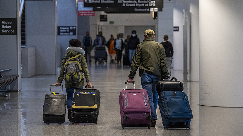 International travelers inside the arrivals hall at San Francisco International Airport in San Francisco, California, US, June 13, 2022. /CFP