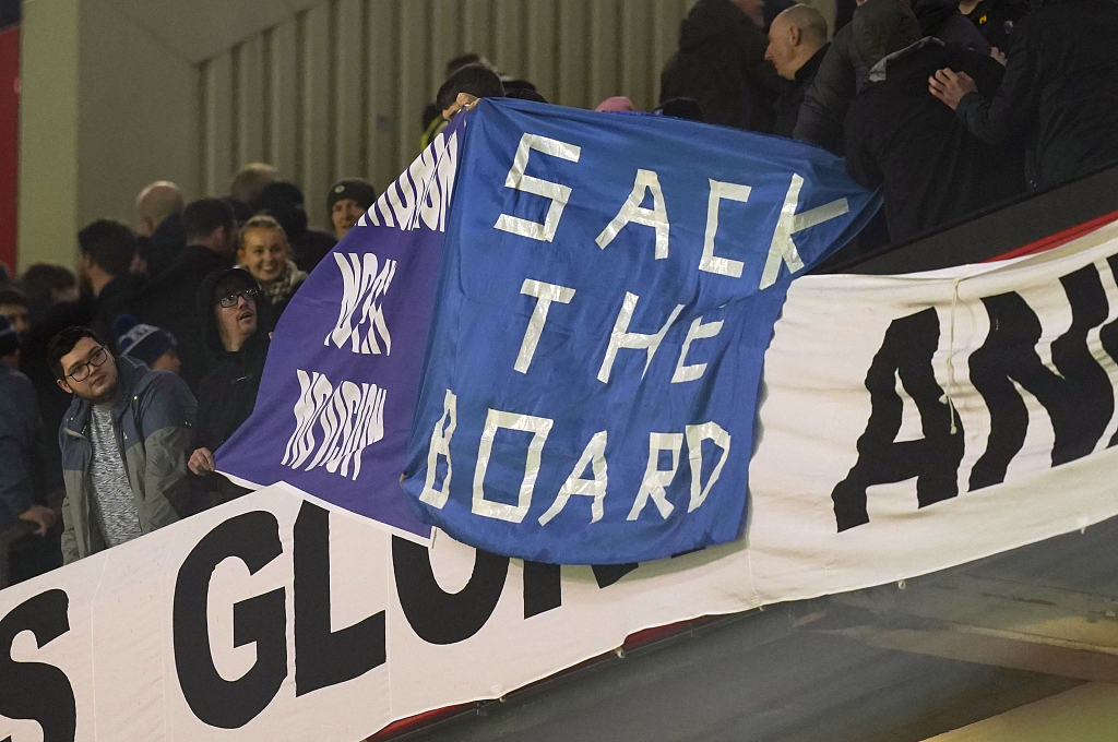 Everton fans display a banner saying sack the board during the FA Cup match at Old Trafford in Manchester, England, January 6, 2023. /CFP
