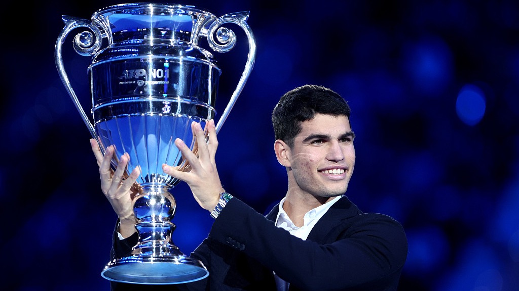 Carlos Alcaraz celebrates with the trophy for the ATP 2022 best player on day four of the ATP World Tour Finals in Turin, Italy, November 16, 2022. /CFP