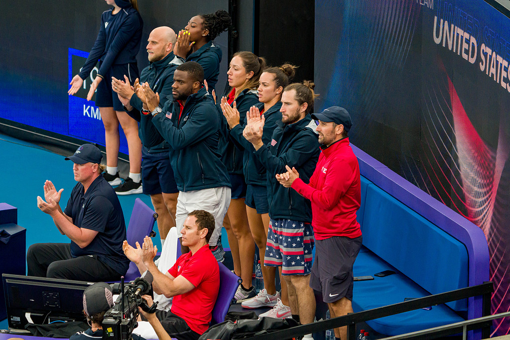 Team USA members support Taylor Fritz in his match against Hubert Hurkacz during the 2023 United Cup in Sydney, Australia, January 7, 2023. /CFP