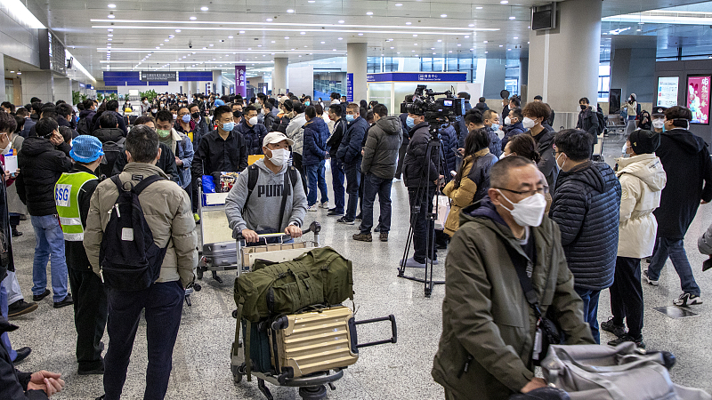 Passengers are seen upon their arrival at the Shanghai Pudong International Airport, Shanghai, January 8, 2023. /CFP