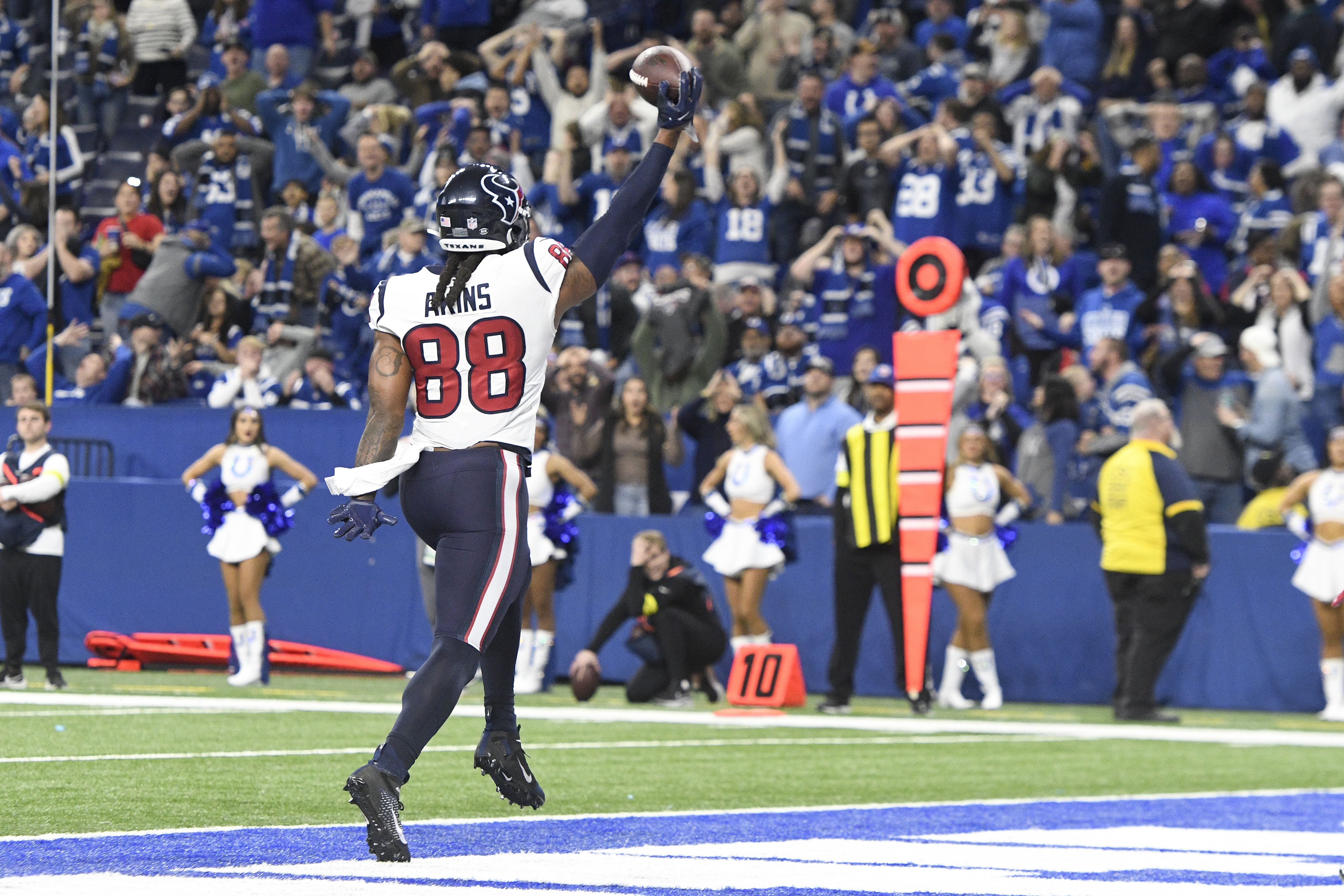 Tight end Jordan Akins of the Houston Texans celebrates after scoring a touchdown in the game against the Indianapolis Colts at Lucas Oil Stadium in Indianapolis, Indiana, January 8, 2023. /CFP