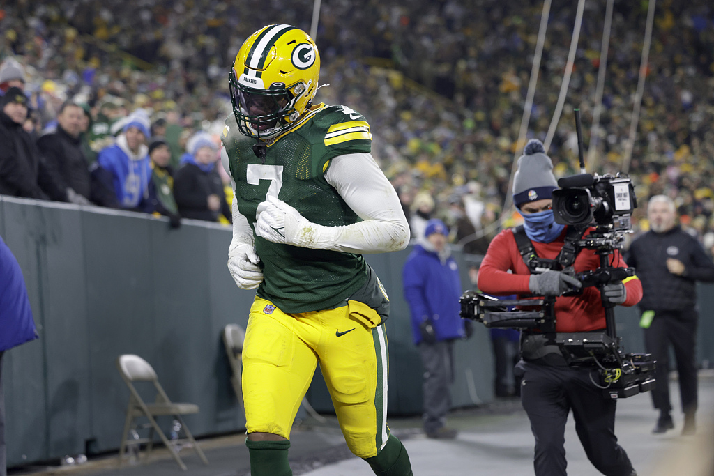 Inside linebacker Quay Walker of the Green Bay Packers exits the game against the Detroit Lions after he is ejected for committing unsportsmanlike conduct at Lambeau Field in Green Bay, Wisconsin, January 8, 2023. /CFP