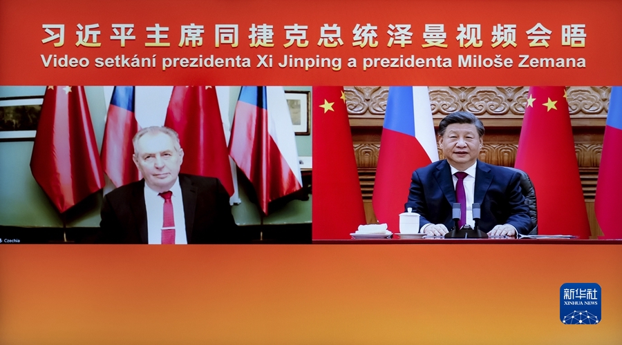 Chinese President Xi Jinping (R) meets with Czech President Milos Zeman via video link in Beijing, China, January 9, 2023. /Xinhua