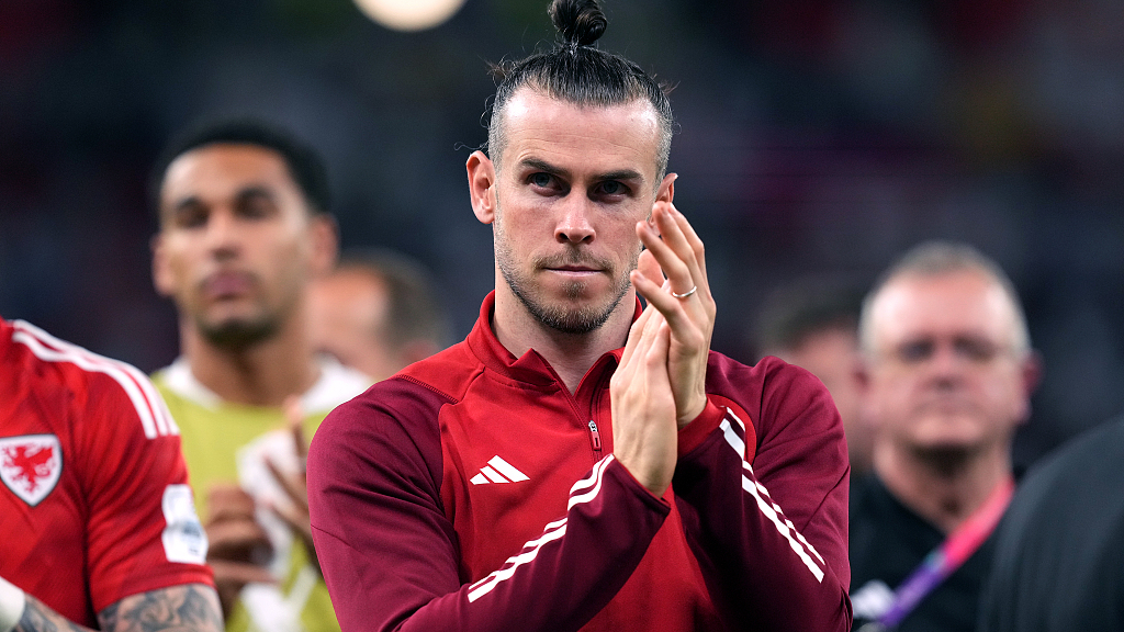Gareth Bale gestures to fans during the Qatar World Cup. /CFP