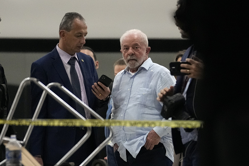 Brazil's President Luiz Inacio Lula da Silva walks in Planalto Palace after it was stormed by supporters of Brazil's former President Jair Bolsonaro in Brasilia, Brazil, January 8, 2023. /CFP
