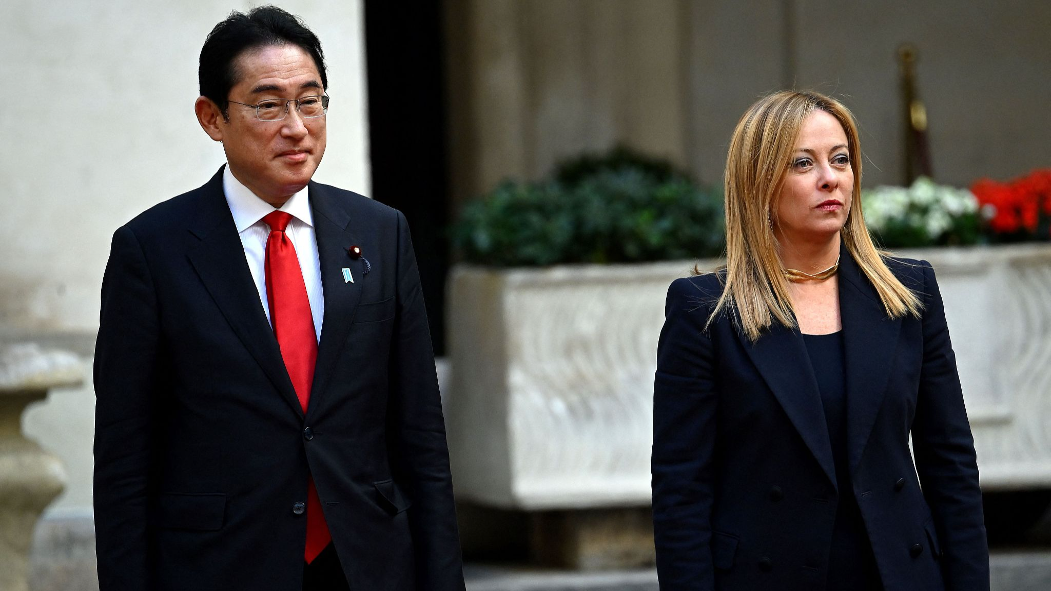 Italian Prime Minister Giorgia Meloni (R) meets Japanese Prime Minister Fumio Kishida at Chigi Palace in Rome, Italy, January 10, 2023. /CFP