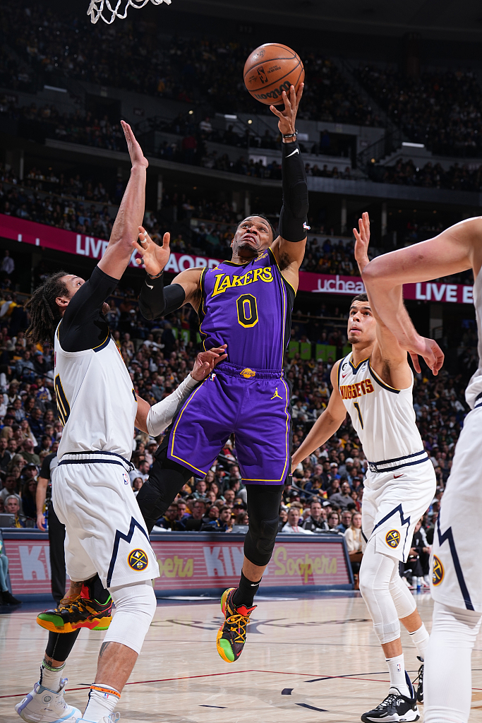 Russell Westbrook (#0) of the Los Angeles Lakers shoots in the game against the Denver Nuggets at Ball Arena in Denver, Colorado, January 9, 2023. /CFP